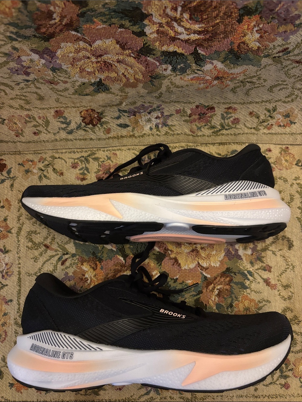 NEW Brooks Adrenaline GTS 24 Running Shoes Size 9.5 Black/Peach/Peacoat